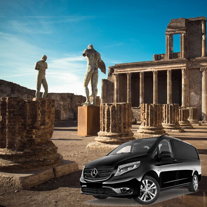 Naples: Pompeii Skip-the-Line Ticket with Round-Trip Bus + guide